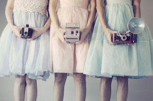 girls_with_vintage_cameras